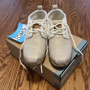 Toms Bota shearling booties size 8